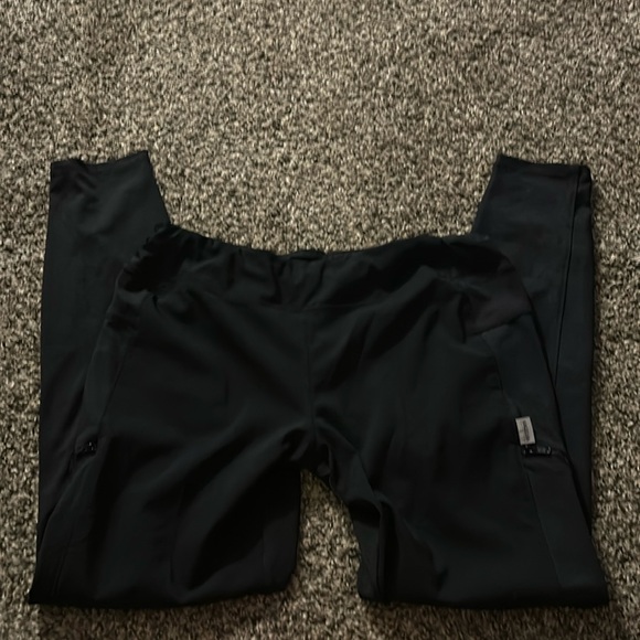 ❄️2/$10❄️Black Outdoors Pants - Picture 2 of 4